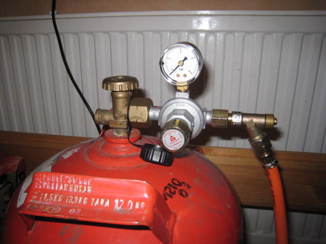 Flasche u Druckminderer1.JPG